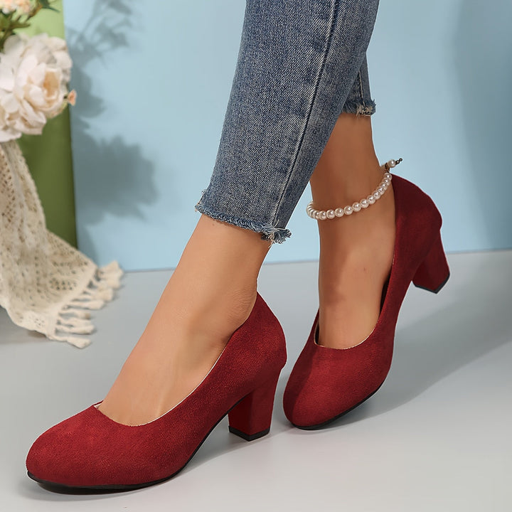 Rote Damen Pumps mit weitem Schnitt & 5cm Blockabsatz. Komfortable und elegante Damenschuhe für Büro.