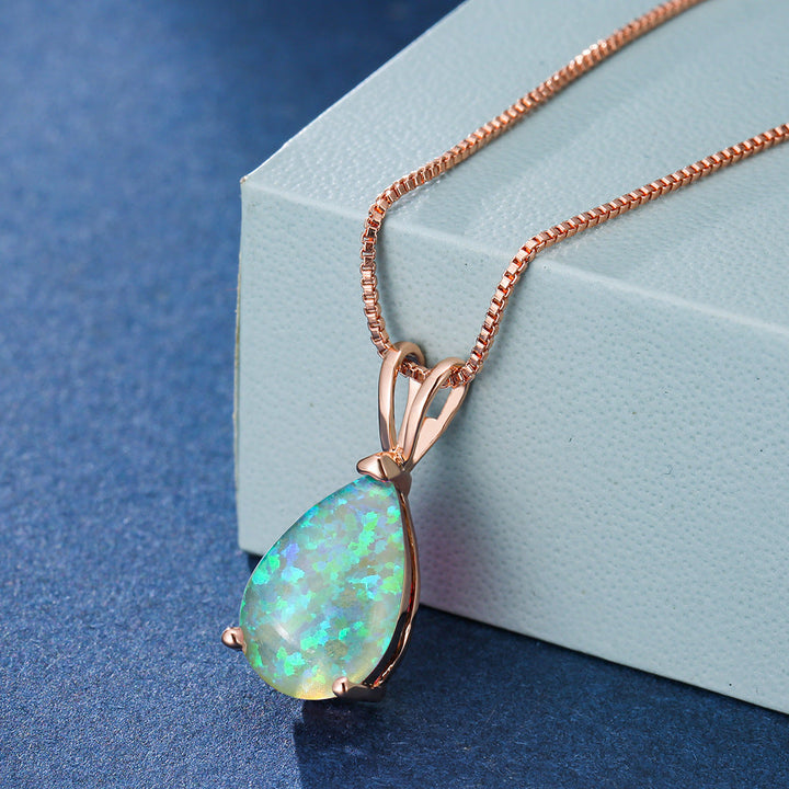 Elegante Opal-Halskette für Frauen, Tropfenform, in Silber. Perfekt als stilvolles Accessoire.