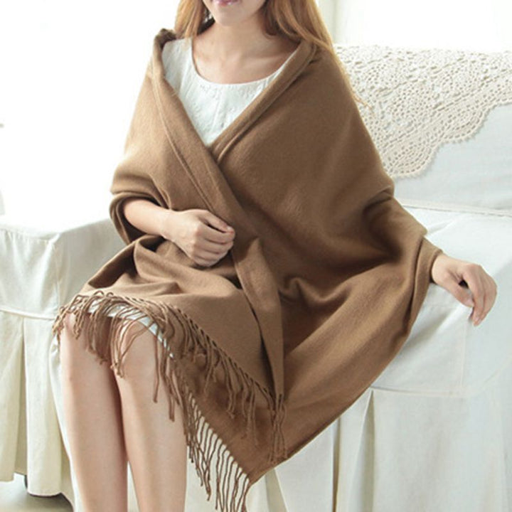 Eleganter Damen Herbst-Winter Schal, warm & modisch, mit stilvollem Rautenmuster. Perfekt für kalte Tage.