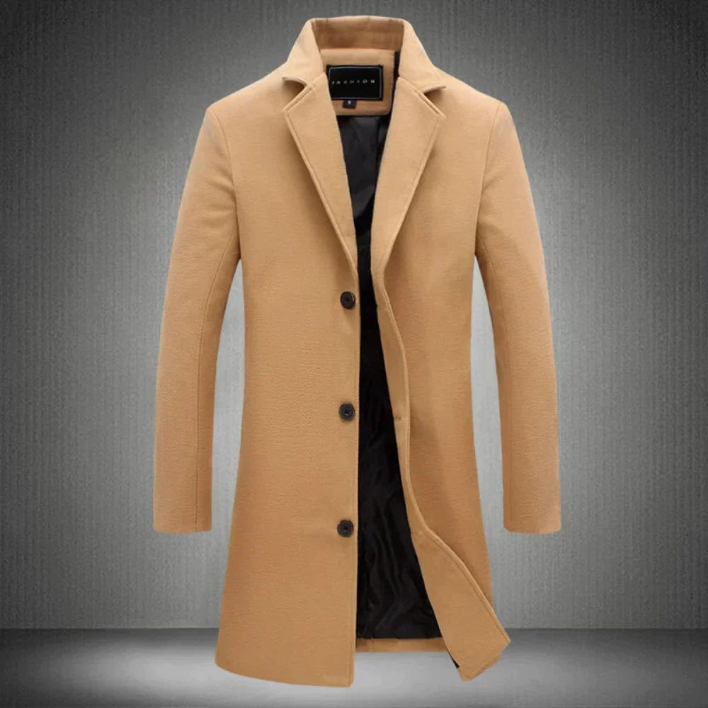 Stilvoller Herren Wintermantel für elegante Winteroutfits. Warmer, klassischer Mantel für moderne Herrenbekleidung.