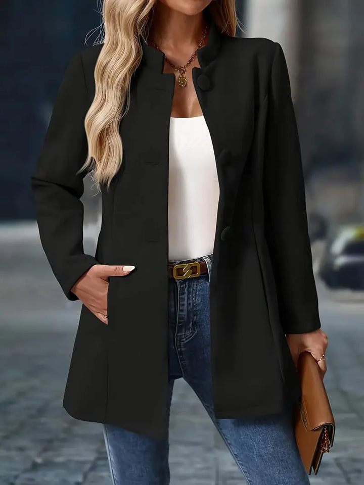Klassische Damen Jacke, mühelos schick. Zeitloses Design für elegante Freizeit- und Büromode.