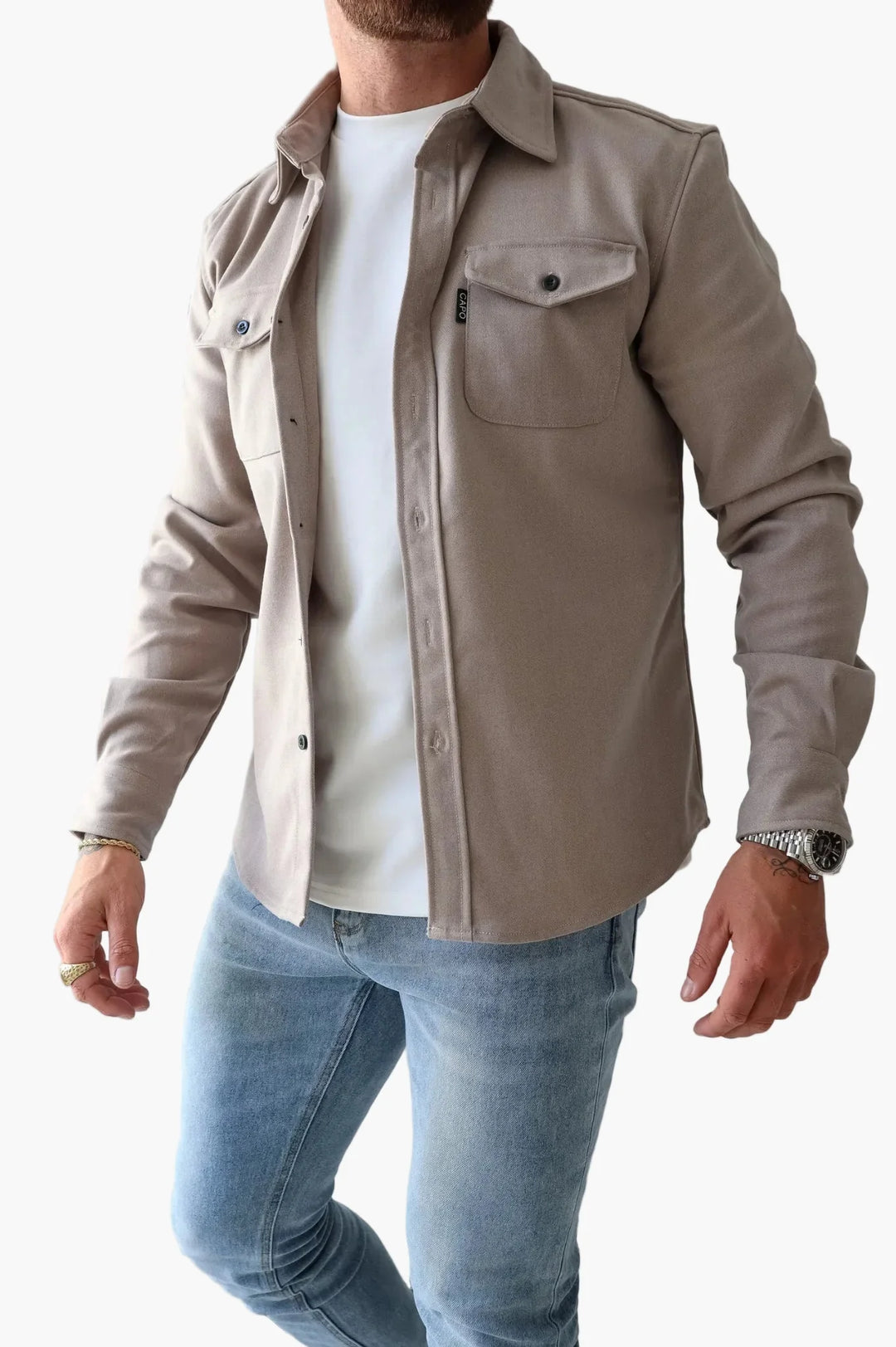 Bequemes Herren-Langarmhemd mit Brusttaschen, perfekt für entspannte Alltagsoutfits. Lässige Männerkleidung.
