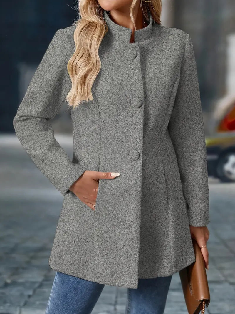 Hochwertige Damen Jacke mit zeitlosem Design. Ideale Oberbekleidung für den eleganten Alltag.