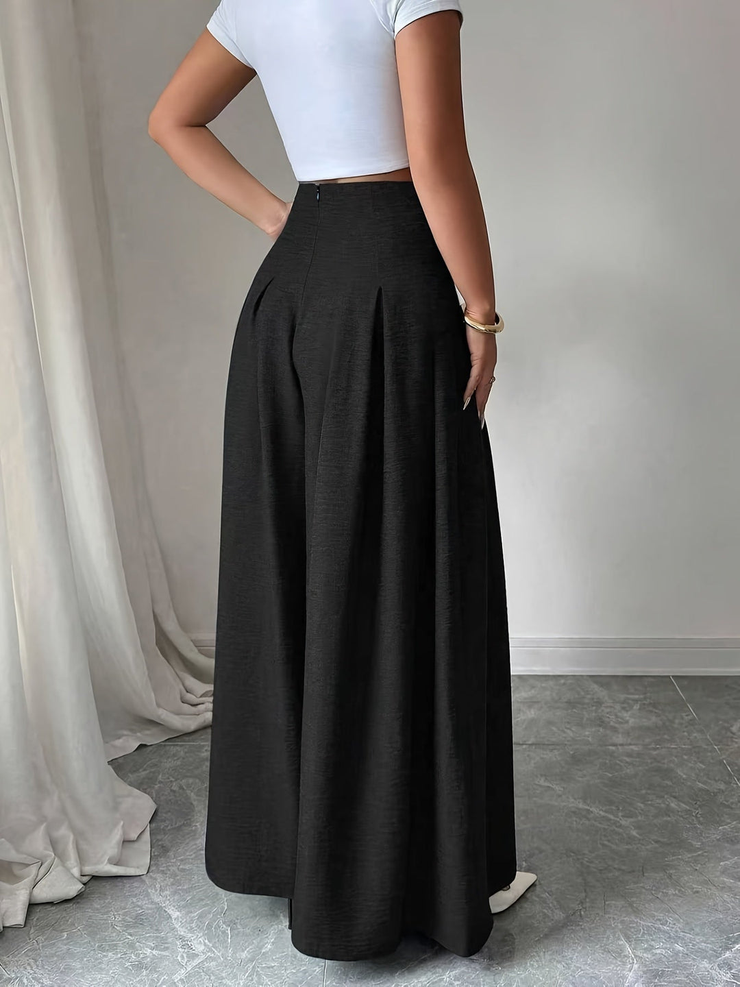 Schicke Freizeithose Damen Weitbein, High-Waist, mit trendigen Falten & Knopfdetails, bequem.