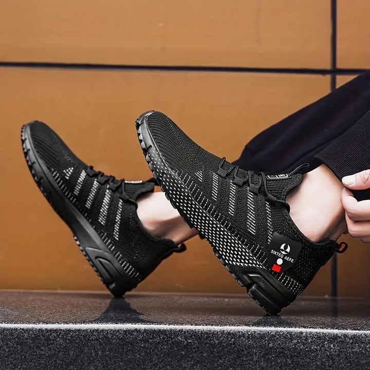 Vorderansicht der gedämpften Herren-Hybrid-Sneakers, perfekt für aktive Männer.