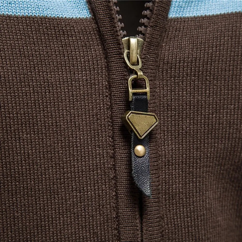 Blaue Herren Strickjacke, Reißverschluss Pullover mit Stehkragen, komfortabel für Freizeitmode.