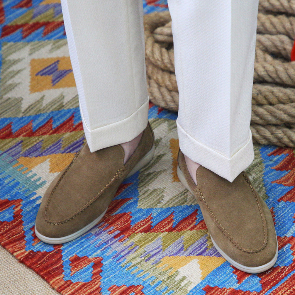 Zeitlose Herren Freizeitschuhe: bequeme Slip-On Slipper, perfekt für Spaziergänge & Alltag.