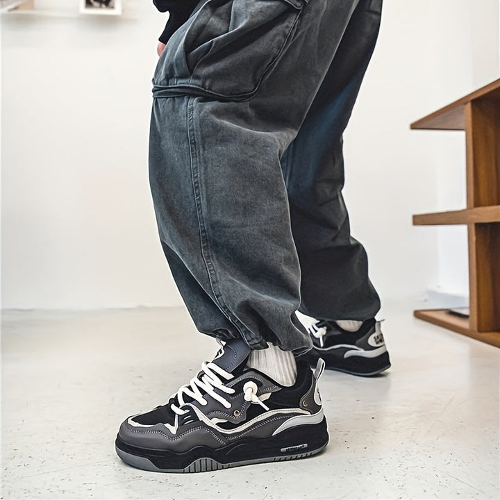 Sportliche Herren Sneaker für den Alltag, moderner Trendschuh im Streetstyle, vielseitig kombinierbar.