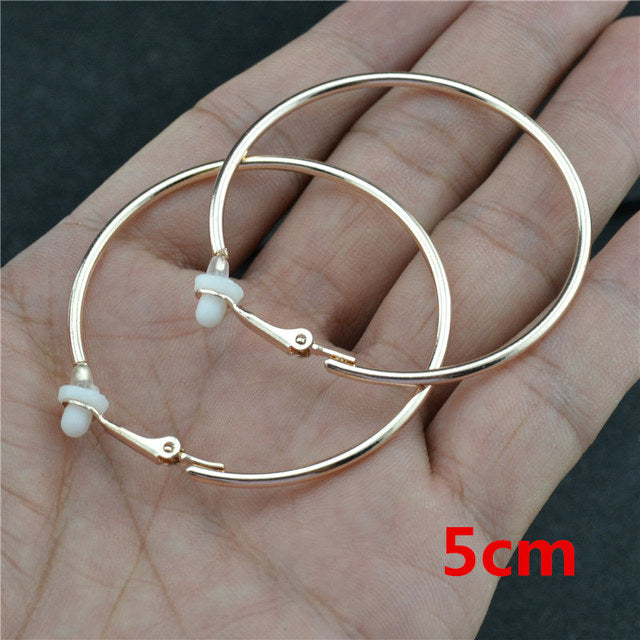 Zeitlose Silber Clip Ohrringe aus Edelstahl, Damen Schmuck, ohne Piercing, schlicht und elegant.