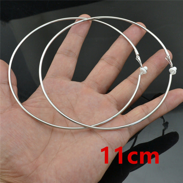 Robuste Edelstahl Clip Ohrringe, silberfarben, für Damen, die Schmuck ohne Piercing bevorzugen.