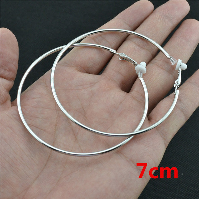 Roségoldene Damen Ohrclips, modisches Accessoire ohne Piercing, leicht und angenehm zu tragen.