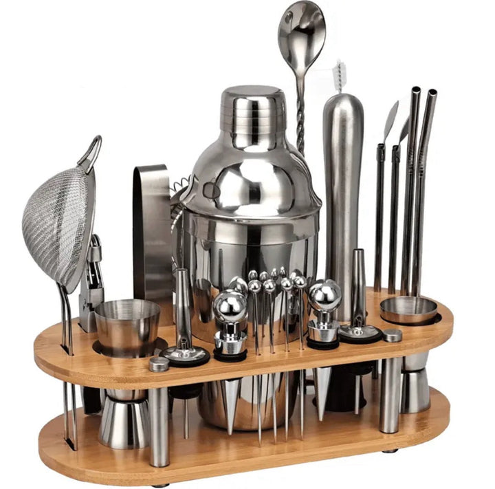 Glänzendes Barzubehör-Set aus Edelstahl, perfekt zum Mixen leckerer Getränke. Professionelle Bar-Tools.