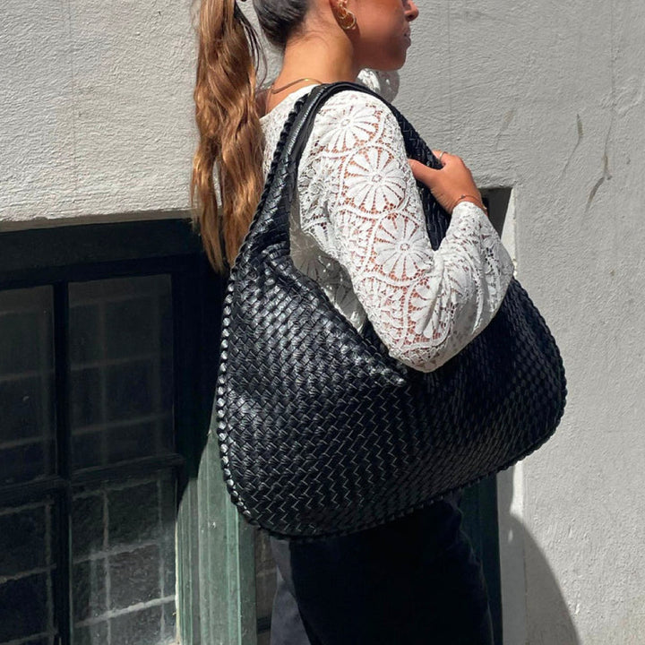 Elegante Damenhandtasche, strukturiert & geräumig, perfekt als Businesstasche oder stilvoller Shopper.
