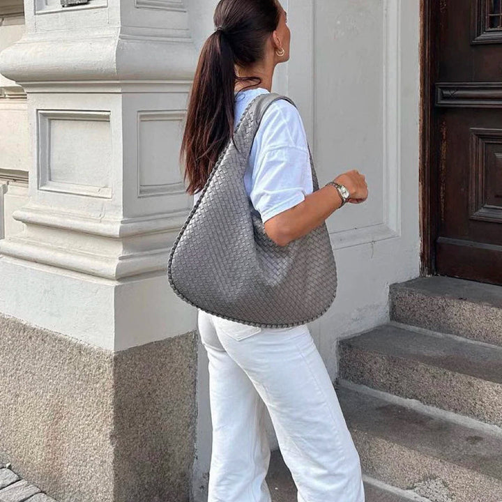 Geräumige Damenhandtasche mit eleganter Struktur und strapazierfähigem Kunstleder, vielseitig einsetzbar.