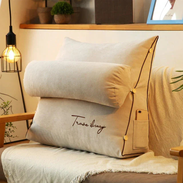 Vielseitiges ergonomisches Keilkissen Relaxa für Haltungskorrektur und Nackenentlastung im Bett oder Büro.