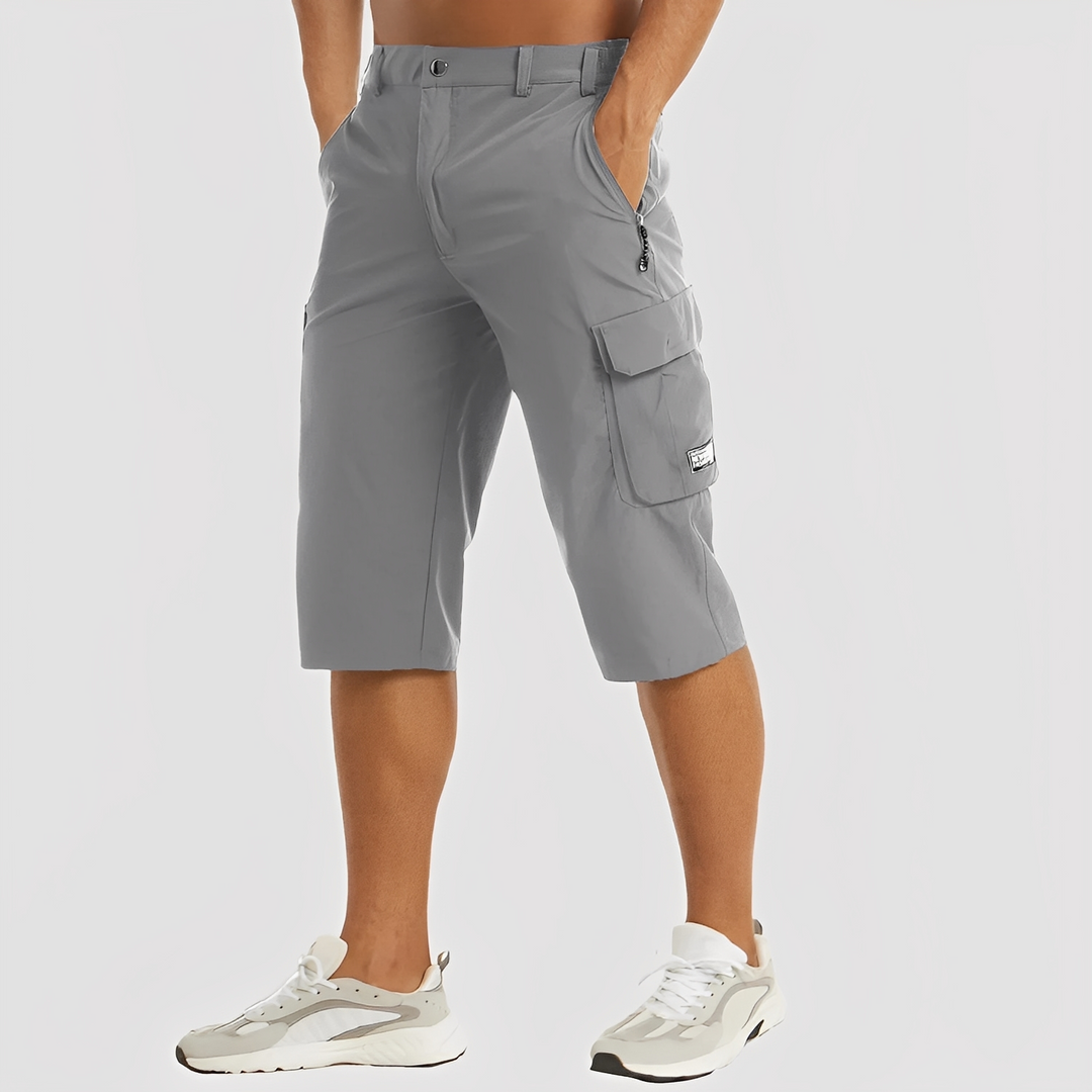 Cova Herren Cargohose in Grau, frontal am Model; moderne Passform für Freizeit & Arbeit.
