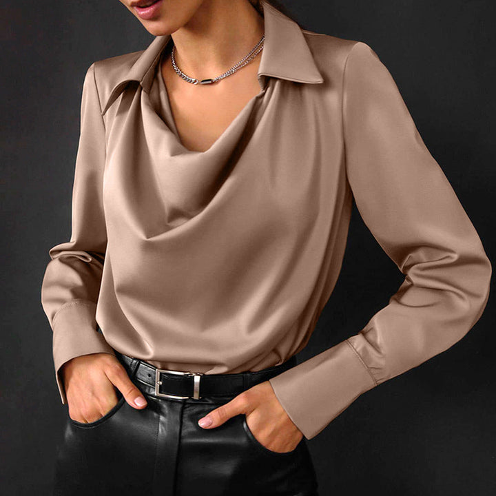 Herbstliches Damen Langarmshirt mit schickem Wasserfallkragen, ein vielseitiges Oberteil.