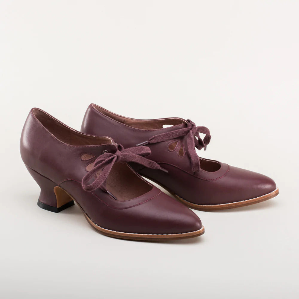 Rote Damen High-Heels, bequem und rutschfest. Elegante Pumps mit Fußgewölbestütze für besondere Anlässe.