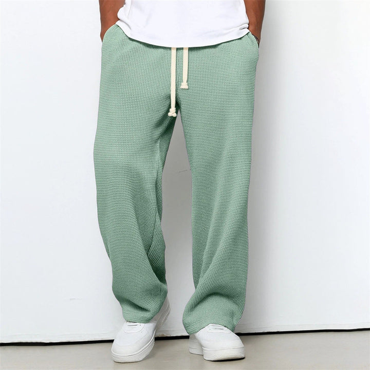 Herren-Freizeithose aus weichem Waffelstrick mit geradem Bein für maximalen Komfort im Alltag und auf Reisen.