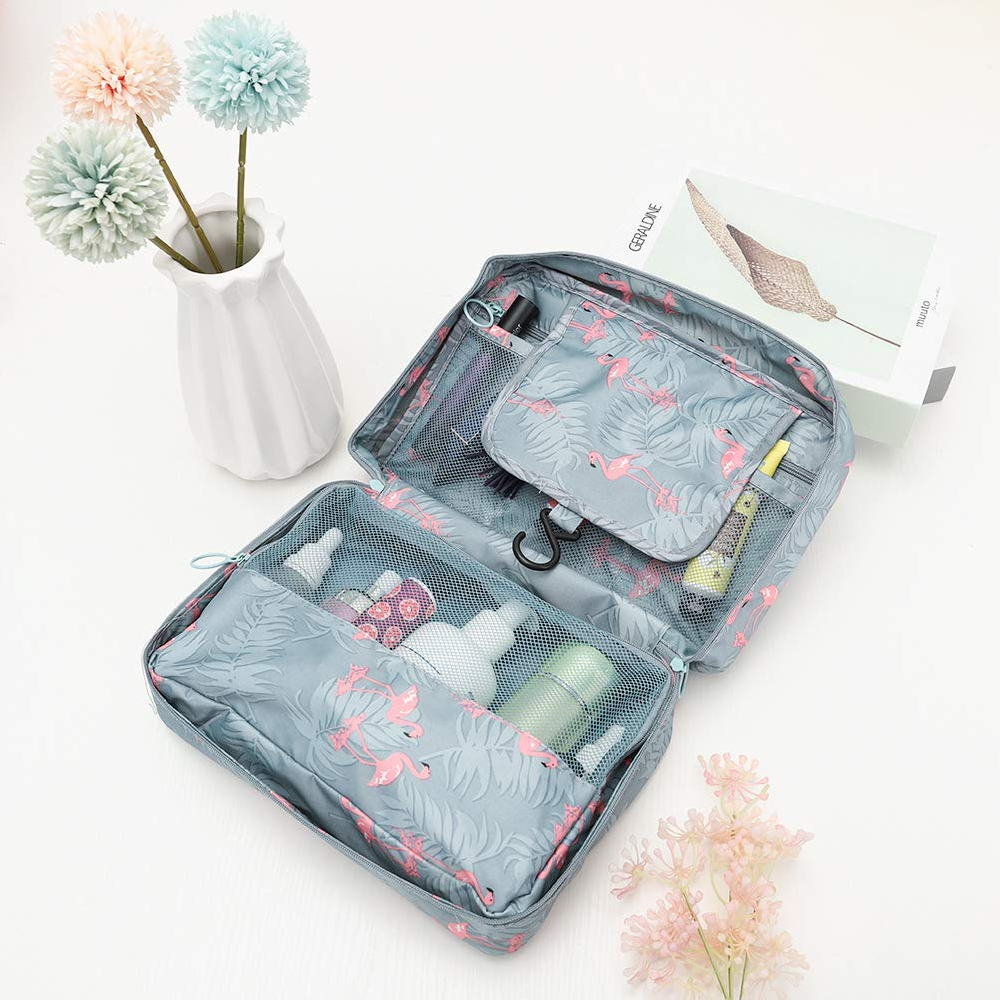 Stilvolle wasserdichte Kulturtasche für Damen, ideal für sichere Aufbewahrung von Pflegeprodukten auf Reisen.