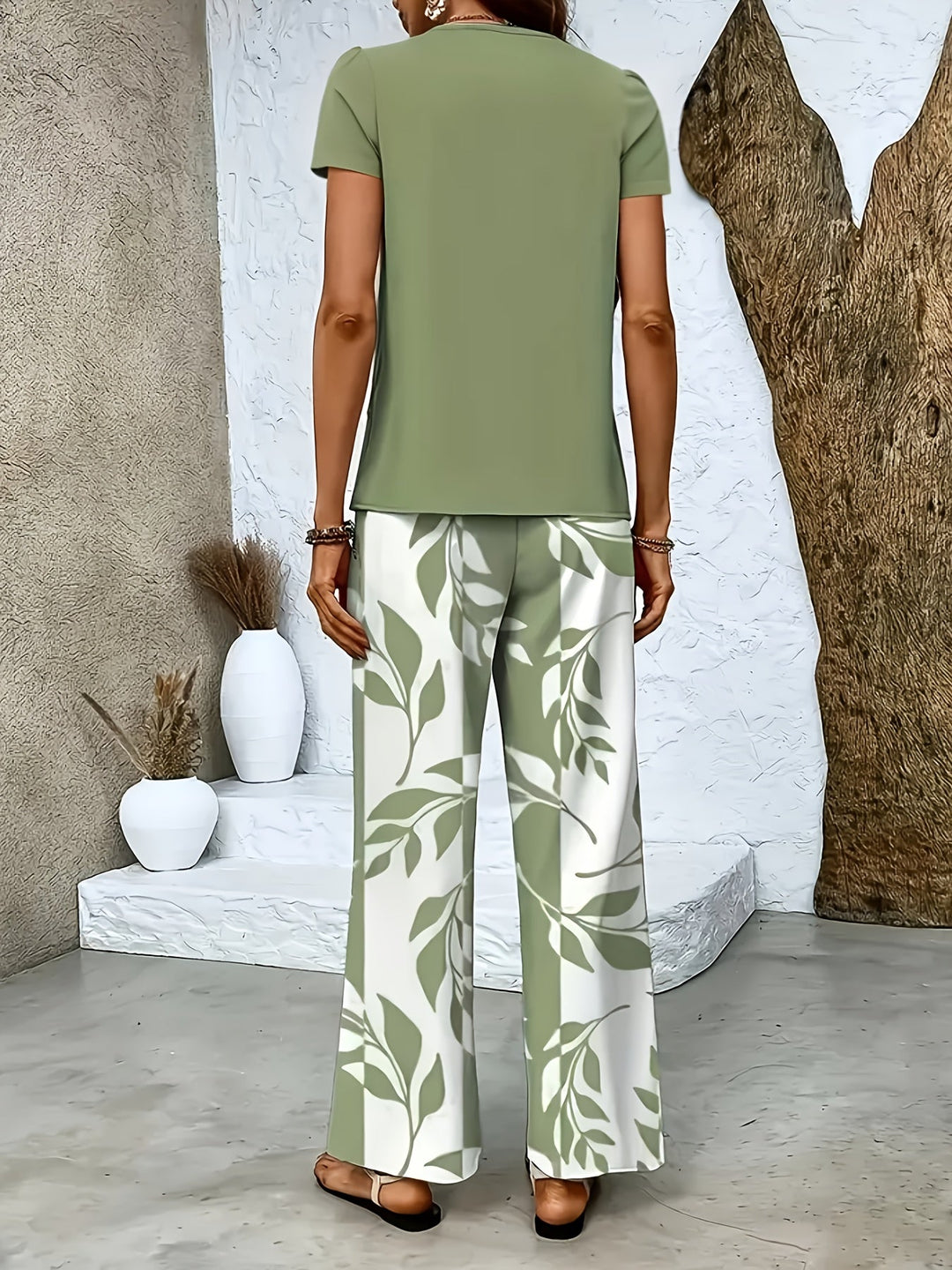 Komfortables Damen Freizeit Set: Elegante weite Hose & passendes Kurzarmshirt für den Sommer.