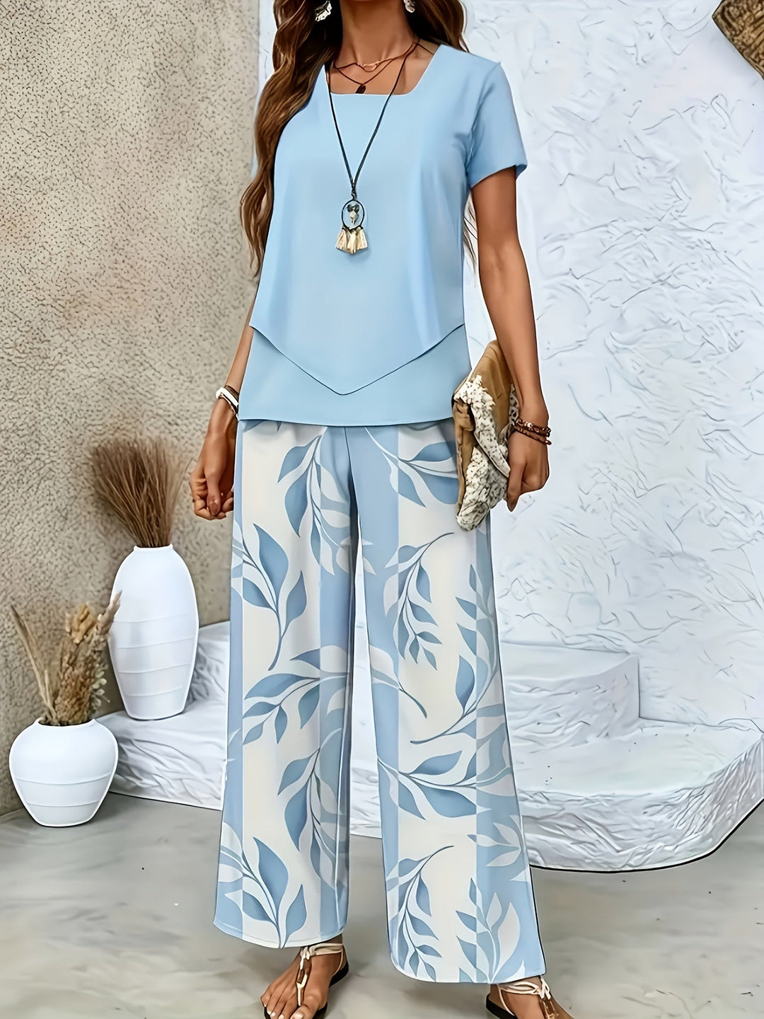 Lässiges Damen Sommer Set mit Blattmuster: Weite Hose & passendes Kurzarmshirt für Urlaub & Freizeit.