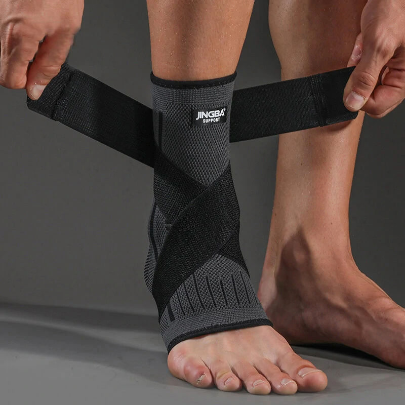 Atmungsaktive FlexiFit Knöchelstütze & Sportbandage für effektive Gelenkstabilisierung. Ideal für Sport & Alltag.