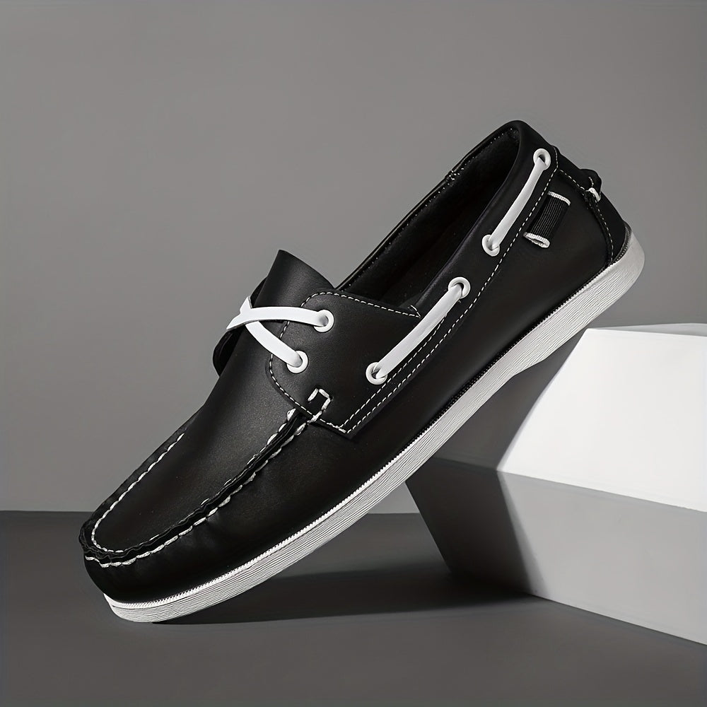 Komfortable Herren Slipper. Griffige Sohle für Sicherheit & Stil. Vielseitige Bootsschuhe.