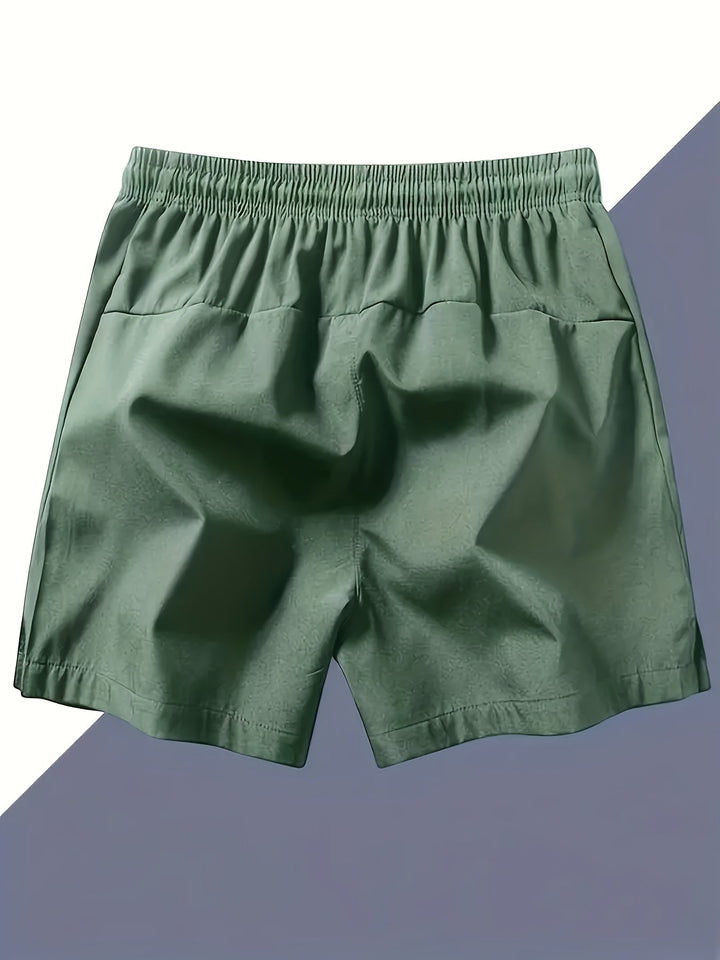 Sportliche Herren Trainingsshorts für Workouts. Bewegungsfreiheit und Komfort.