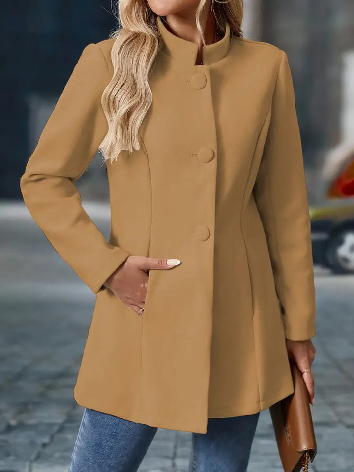 Feminine Damen Jacke im Business Casual Stil. Zeitloser Schnitt für elegante Oberbekleidung.