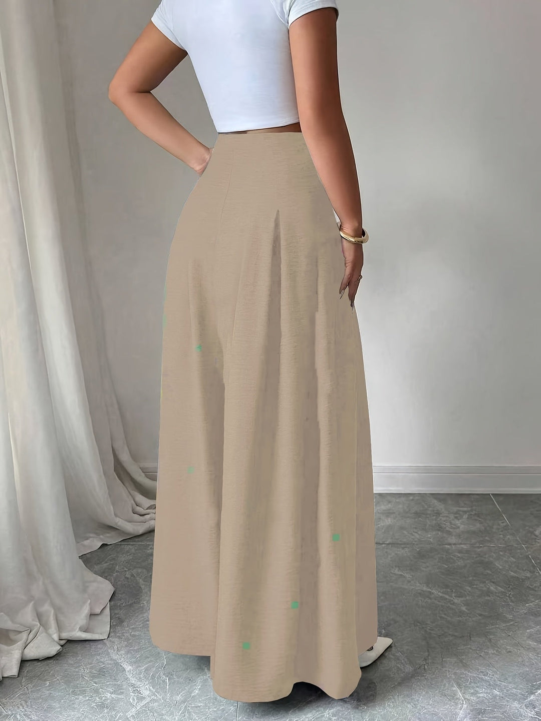 Stilvolle Weitbein Faltenhose Damen, High-Waist, mit subtilen Knöpfen, perfekt für jeden Anlass.
