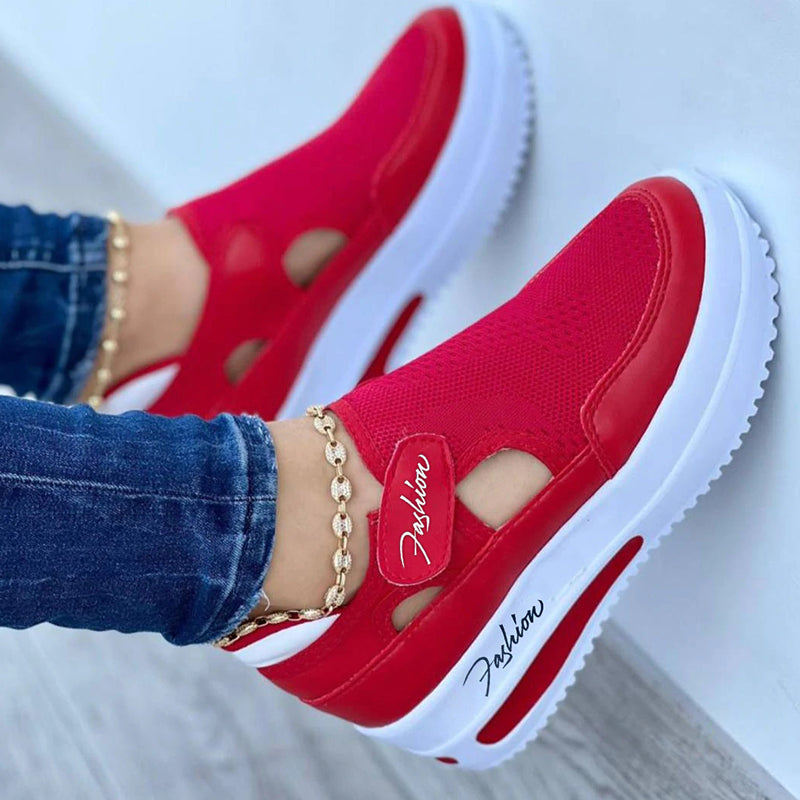 Bequeme Damen Diabetikerschuhe Emilia mit Klettverschluss für optimale Passform und Fußgesundheit im Alltag.