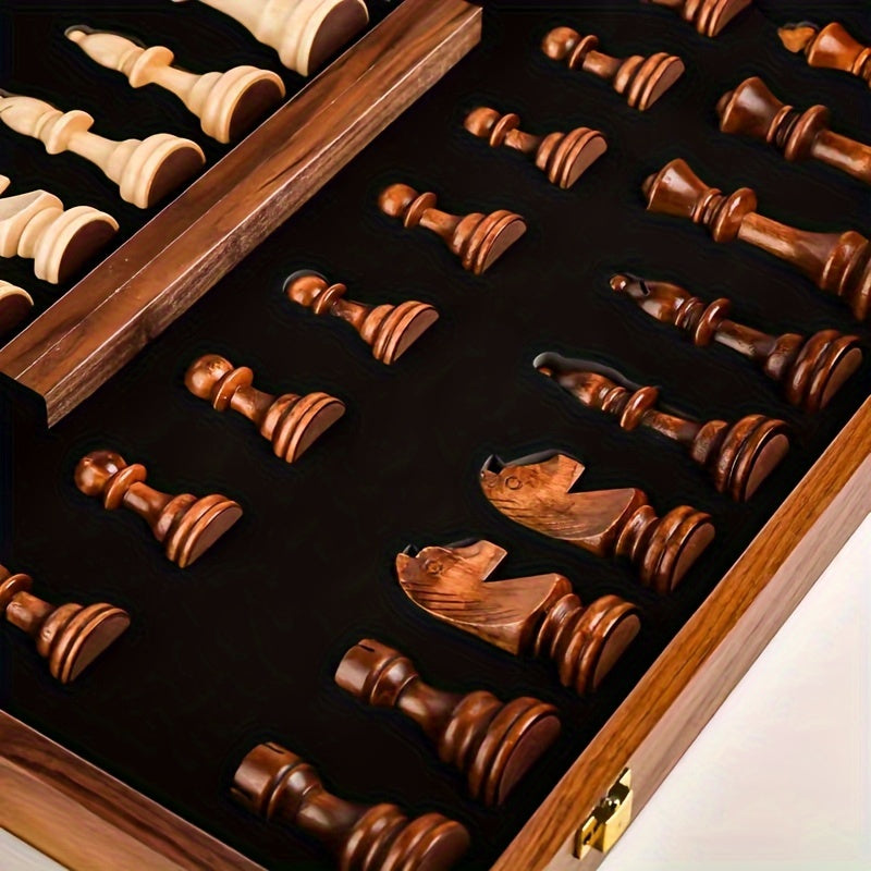 Hochwertiges Holz Schachspiel mit poliertem Finish, ein zeitloses Strategiespiel für jede Sammlung.