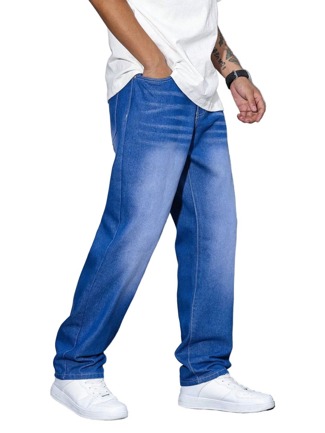 Seitenansicht der Herren Straight Leg Jeans. Zeigt die entspannte, gerade Passform. Komfortable Denim-Hose.