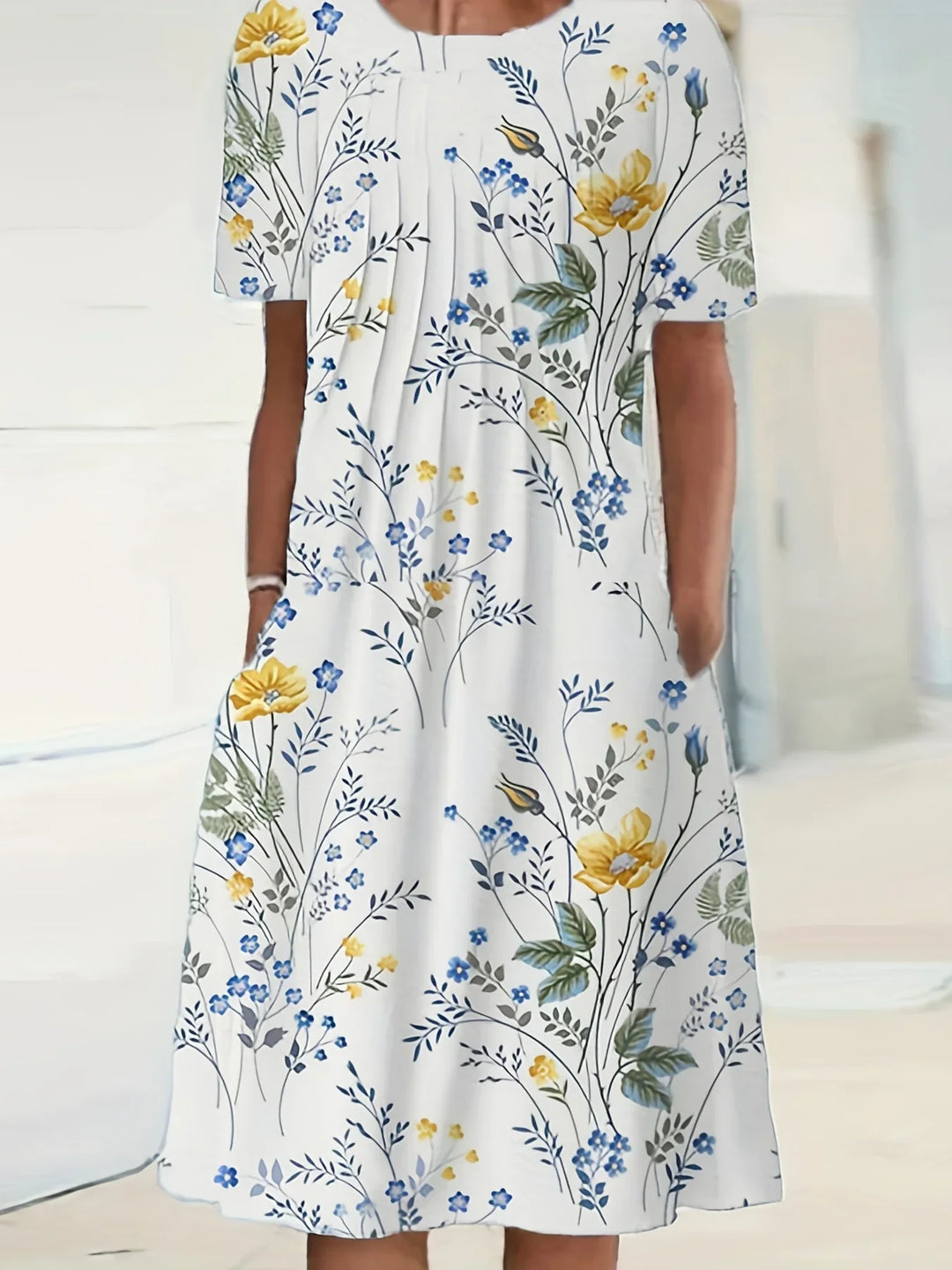 Festliches Blumen-Sommerkleid für Damen. Perfekt für Gartenpartys & Freizeit, mit Rundhalsausschnitt.