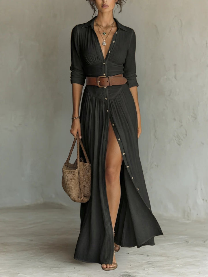 Sommerliches Boho Strandkleid für Damen, ein bequemes Maxikleid mit Gürtel und Knopfleiste für Freizeit.