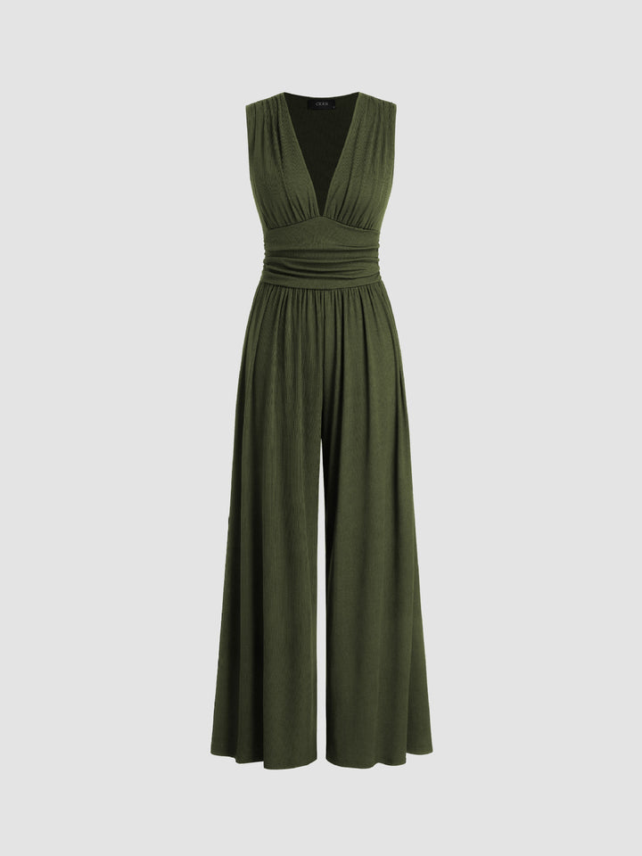 Zeitloser Damen Jumpsuit mit weitem Hosenbein und elegantem Schnitt, ideal für einen schicken Auftritt.