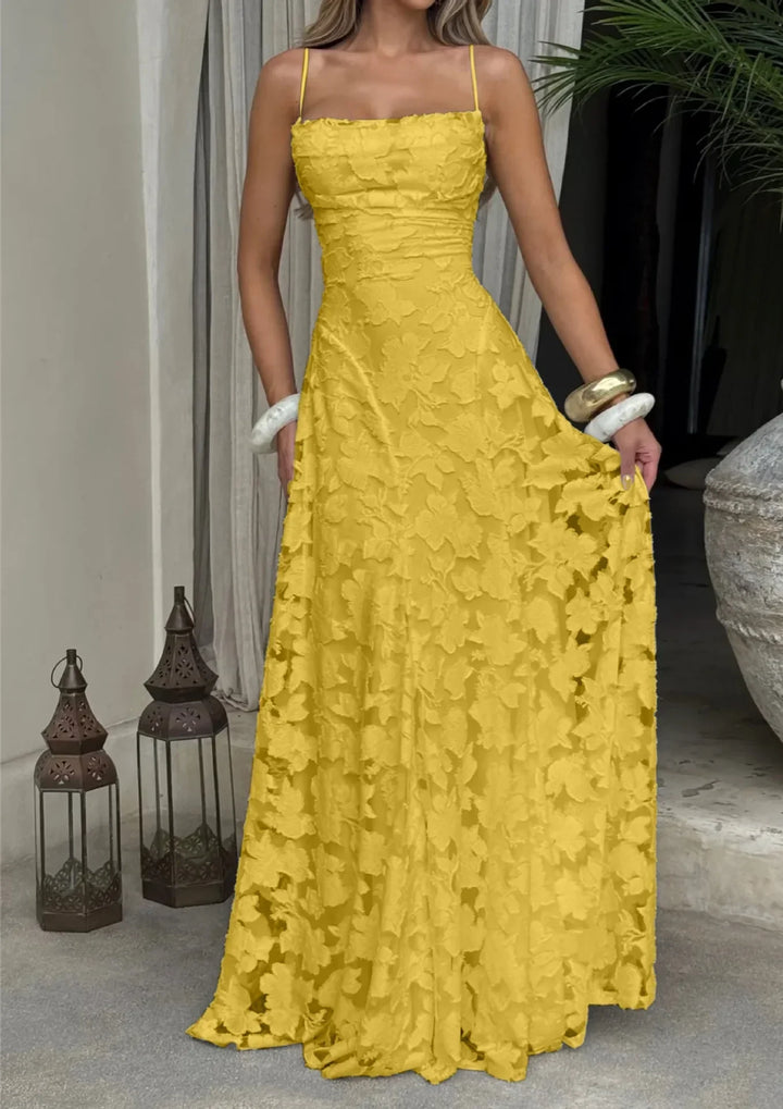 Glamouröses Damen Abendkleid, A-Linie, mit reicher Blumenstickerei für einen festlichen Auftritt.