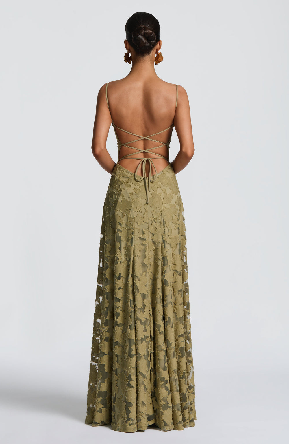 Festliches A-Linien Damen Cocktailkleid, lang, bestickt mit zarten Blumen.