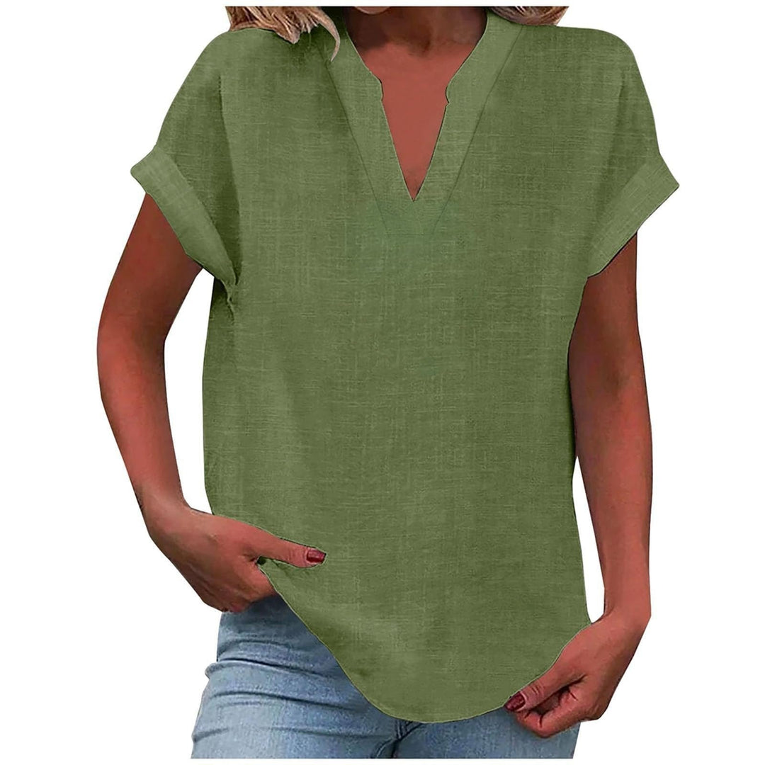 Diese Damenbluse mit V-Ausschnitt bietet eleganten Komfort und eine entspannte Passform für jeden Tag.