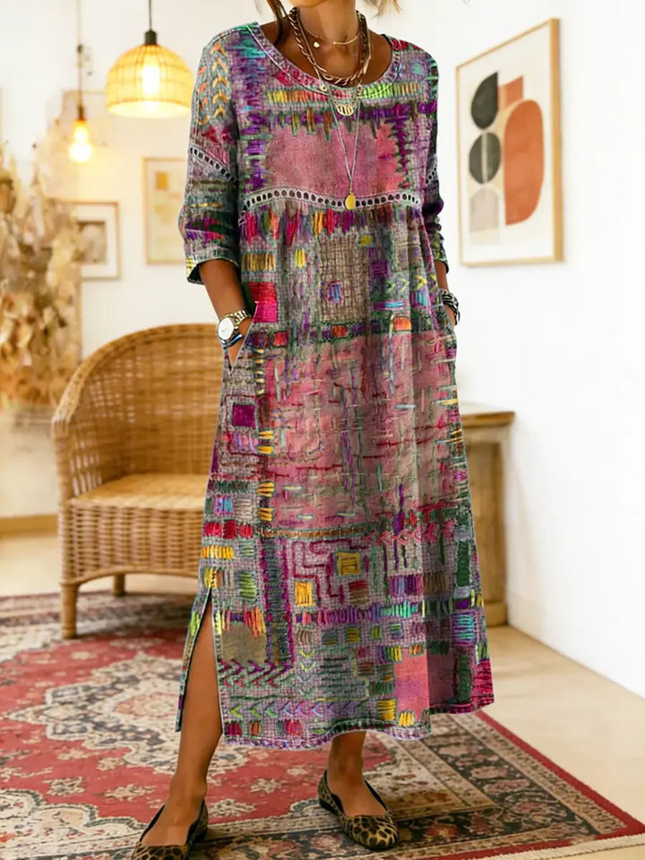 Modisches Damenkleid im Bohemian Ethno-Patchwork Stil, bequeme Passform für den Herbst.