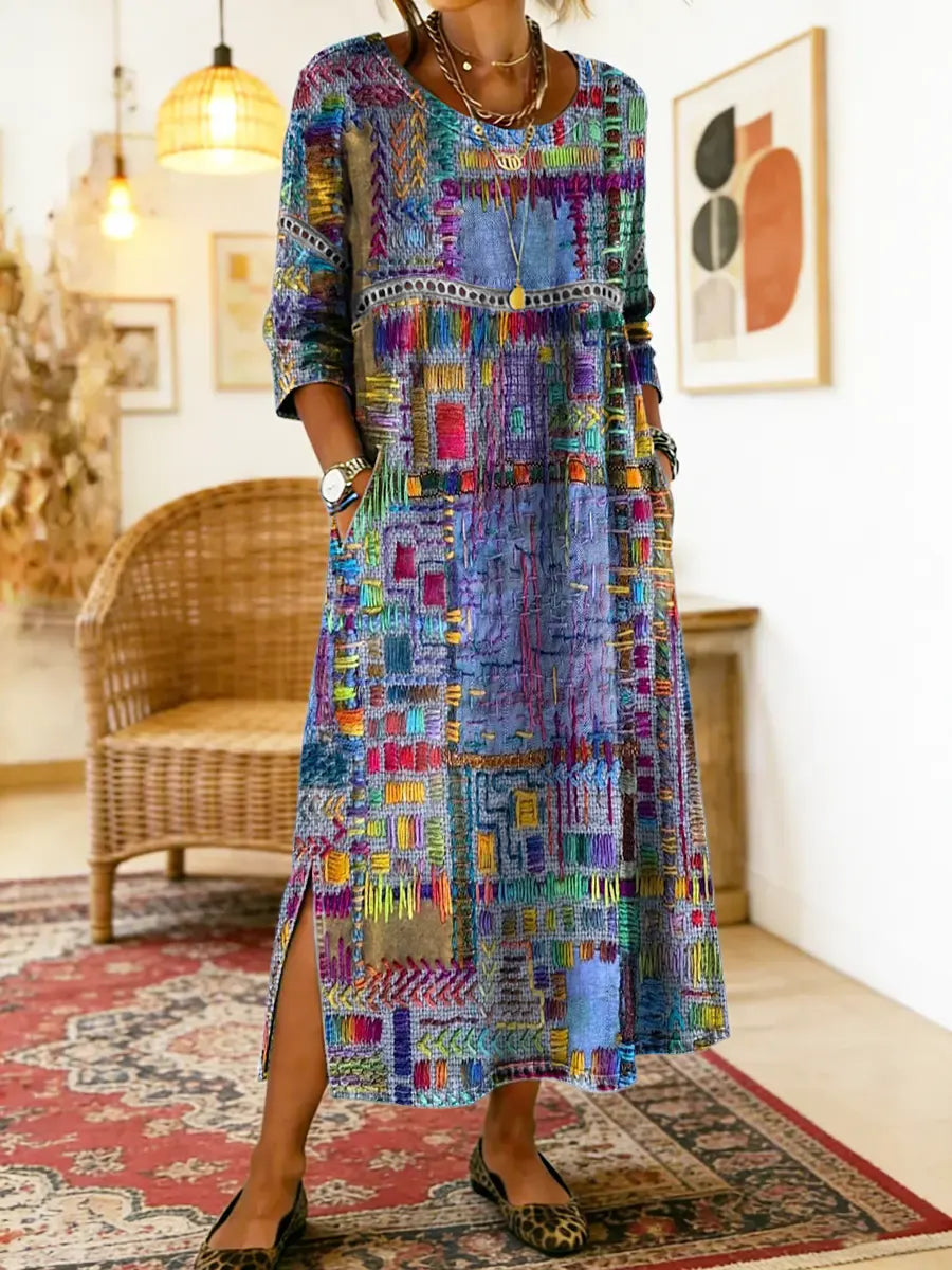 Bohemian Damen Patchwork Kleid mit Ethno-Muster, langärmelig, perfekt für stilvolle Herbstmode.