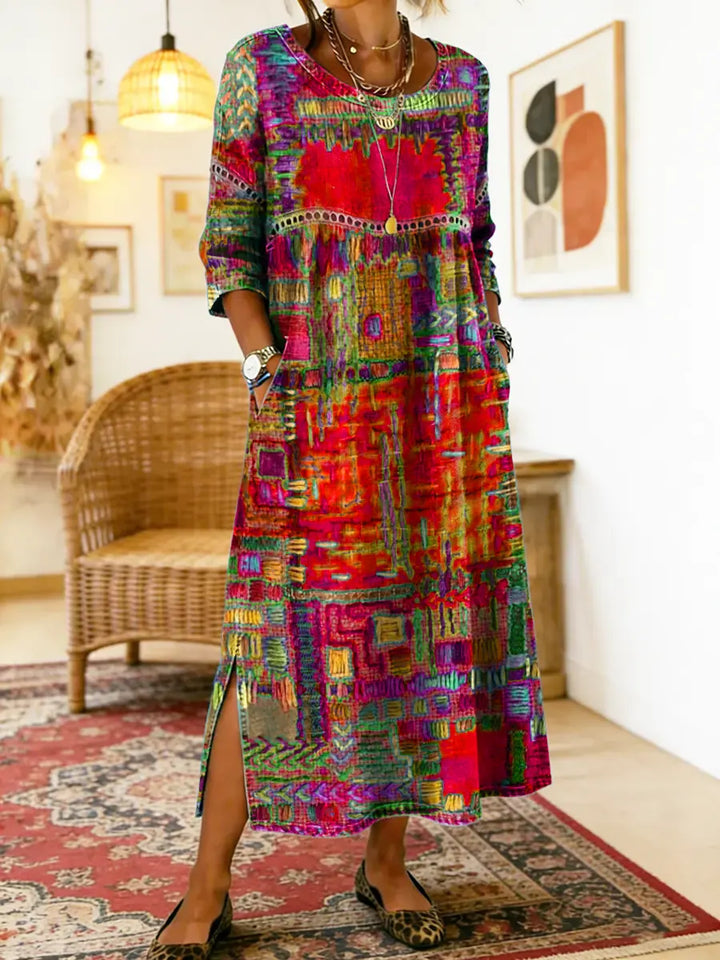 Frauenmode: Stilvolles Ethno-Patchwork Kleid, langärmelig & elegant, ideal für die Herbstgarderobe.