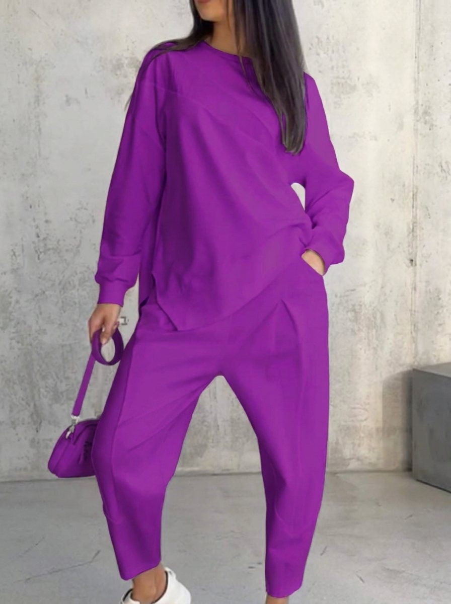 Komplettes Damen Hausanzug-Set, bereit für gemütliche Tage. Bequeme und stilvolle Frauenmode.