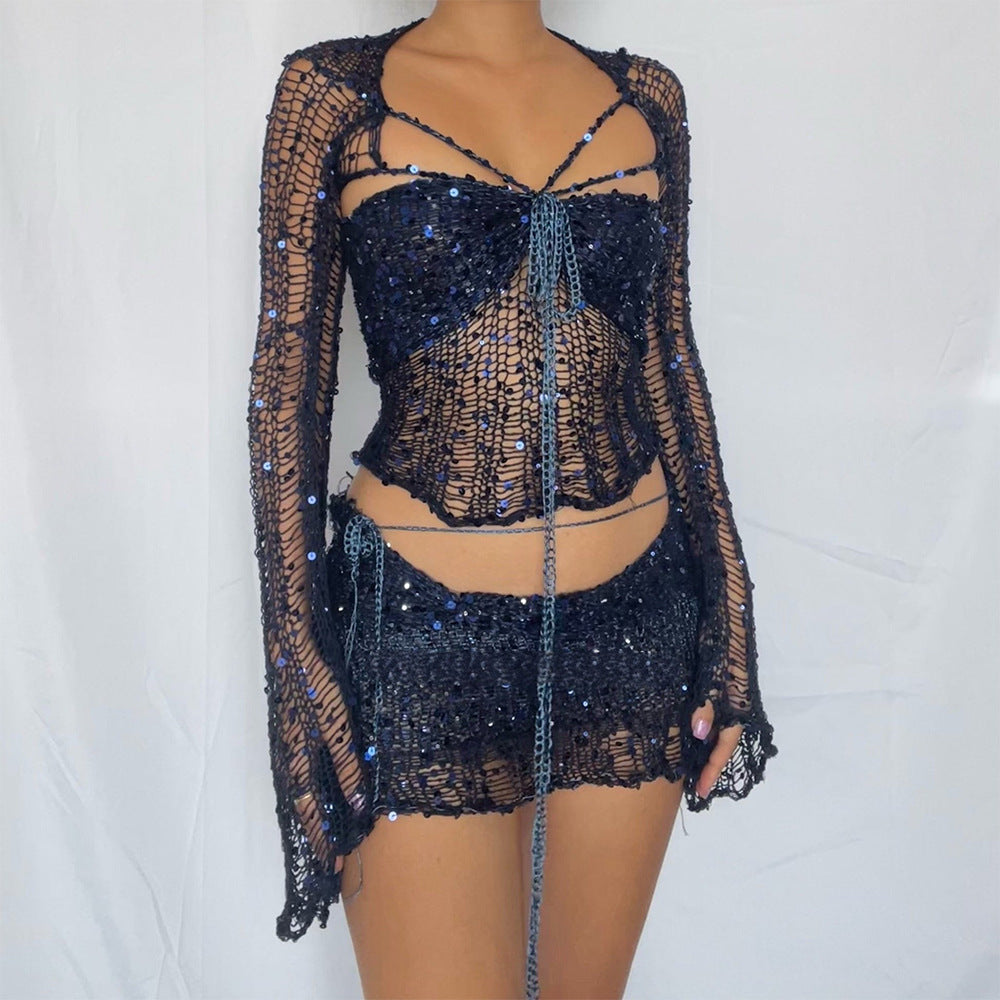 Damen Festival-Outfit: Funkelndes Netz Crop Top & Minirock, perfekt für ausgelassene Partys.