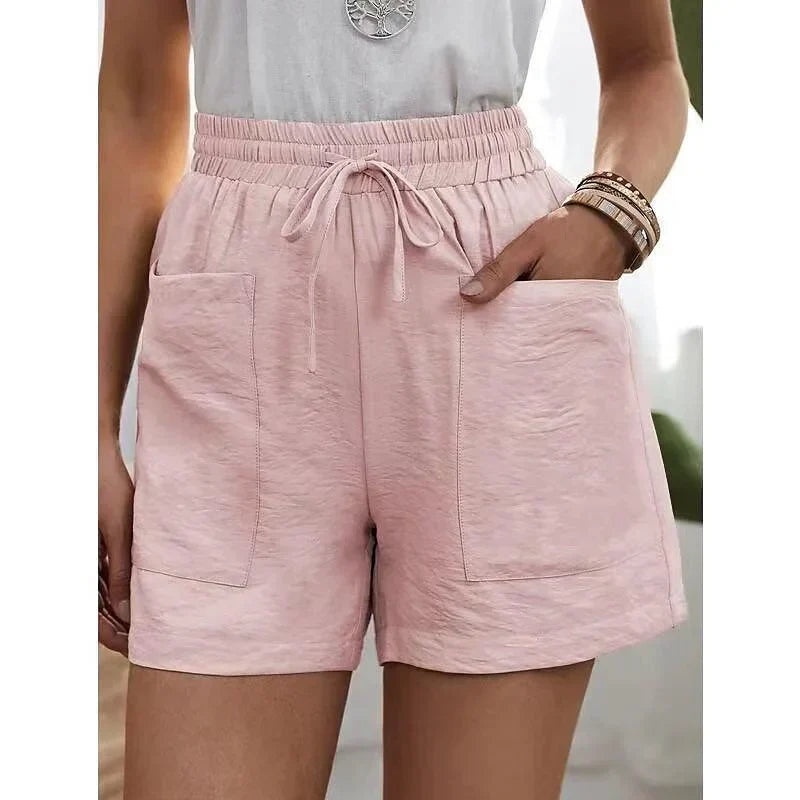 Blaue Damen High Waist Shorts mit hohem Bund, vielseitig kombinierbar für entspannte Sommeroutfits.