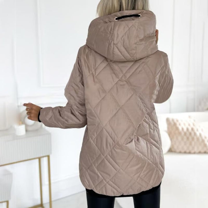 Trendige Damen Herbstjacke, stilvoll geschnitten und angenehm warm. Eine moderne Wahl für kalte Tage.