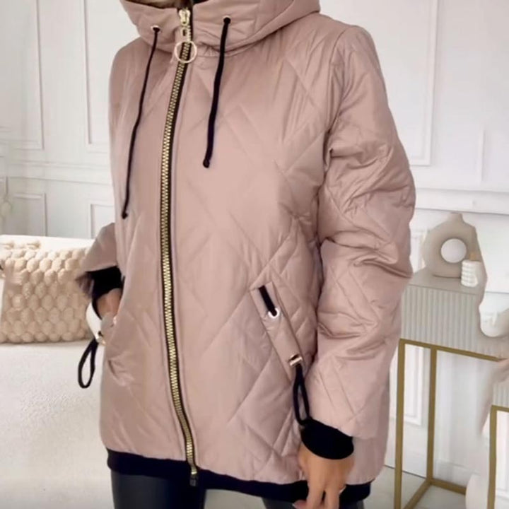 Damenmode: Elegante Herbstjacke, warm und chic für die Übergangszeit. Perfekt für stilbewusste Frauen.