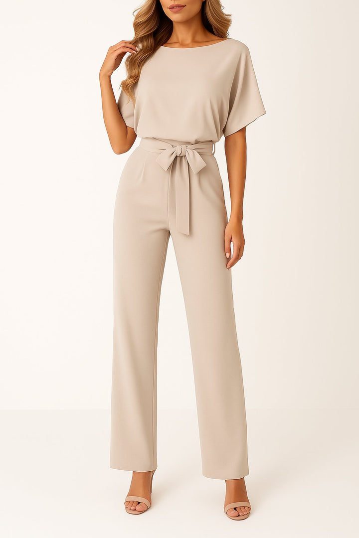 Eleganter Damen Overall mit Bindegürtel & weitem Hosenbein. Perfekt für ein stilvolles Sommer-Outfit.