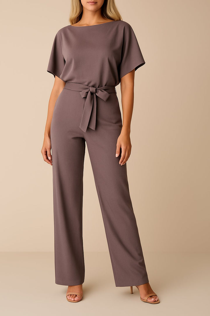 Damen Sommer Jumpsuit mit kurzen Ärmeln und lockerem Schnitt. Eleganz trifft Bequemlichkeit für Freizeit & Party.